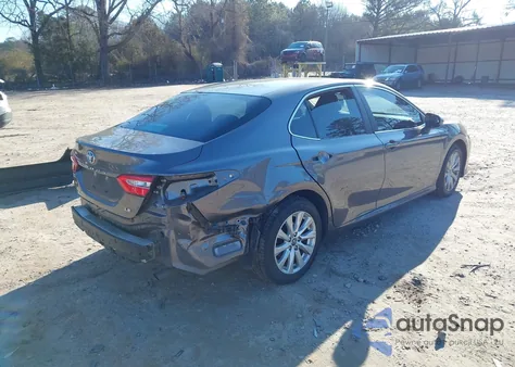 2018 Toyota Camry Le из США, поврежденный, VIN 4T1B11HK9JU144752